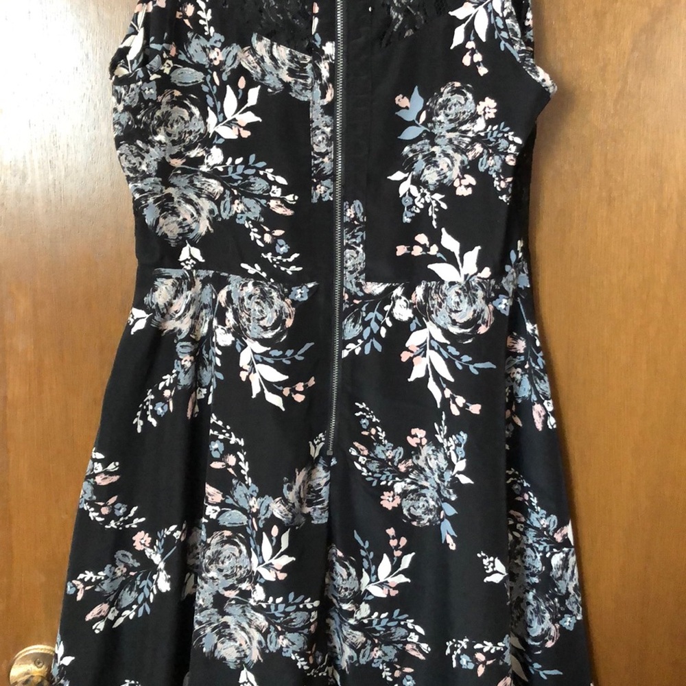 Dress - Picture 2 of 4